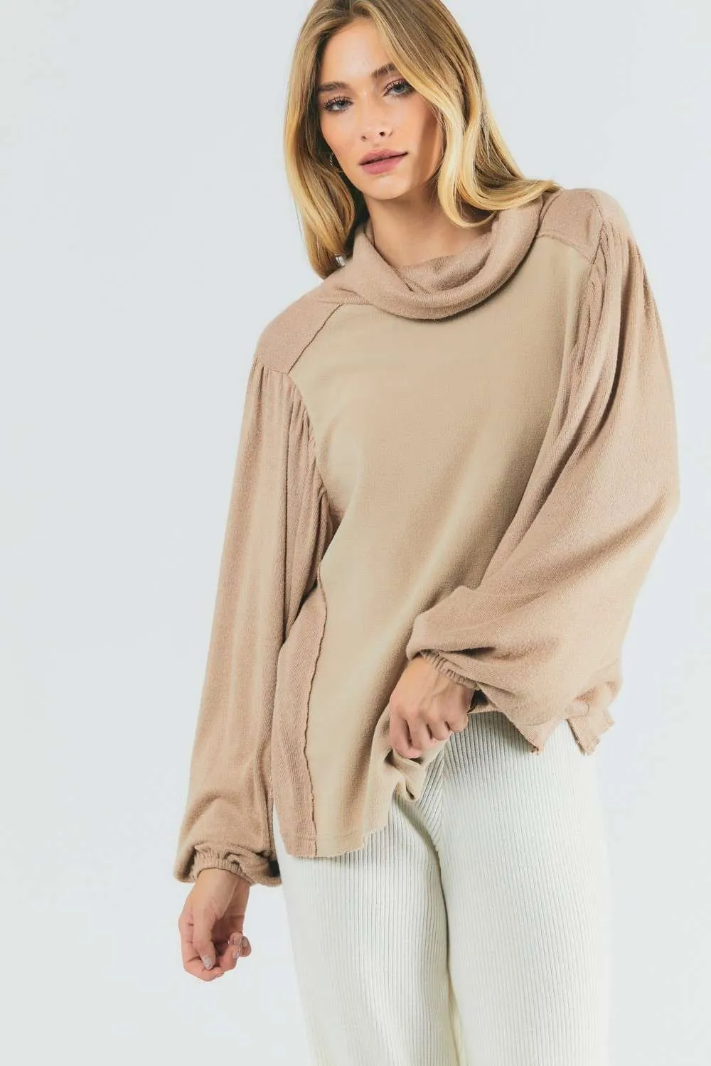 Balloon Sleeve Light Turtle Neck - Beige