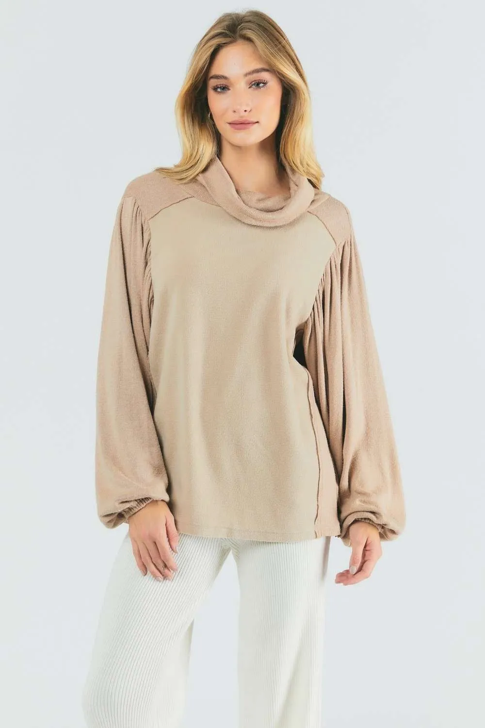 Balloon Sleeve Light Turtle Neck - Beige