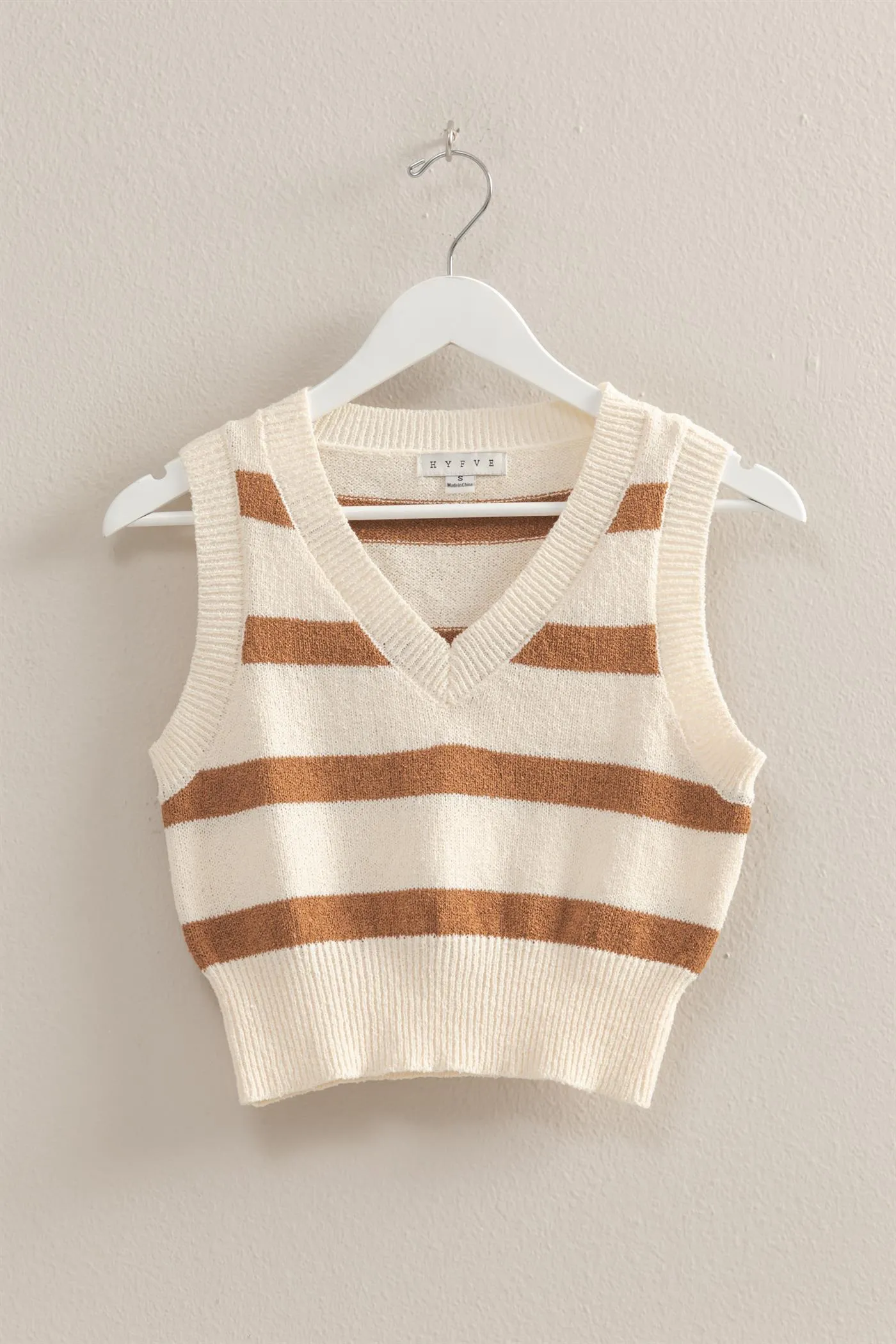 HF25A409-V-Neck Striped Crop Knit Vest Top
