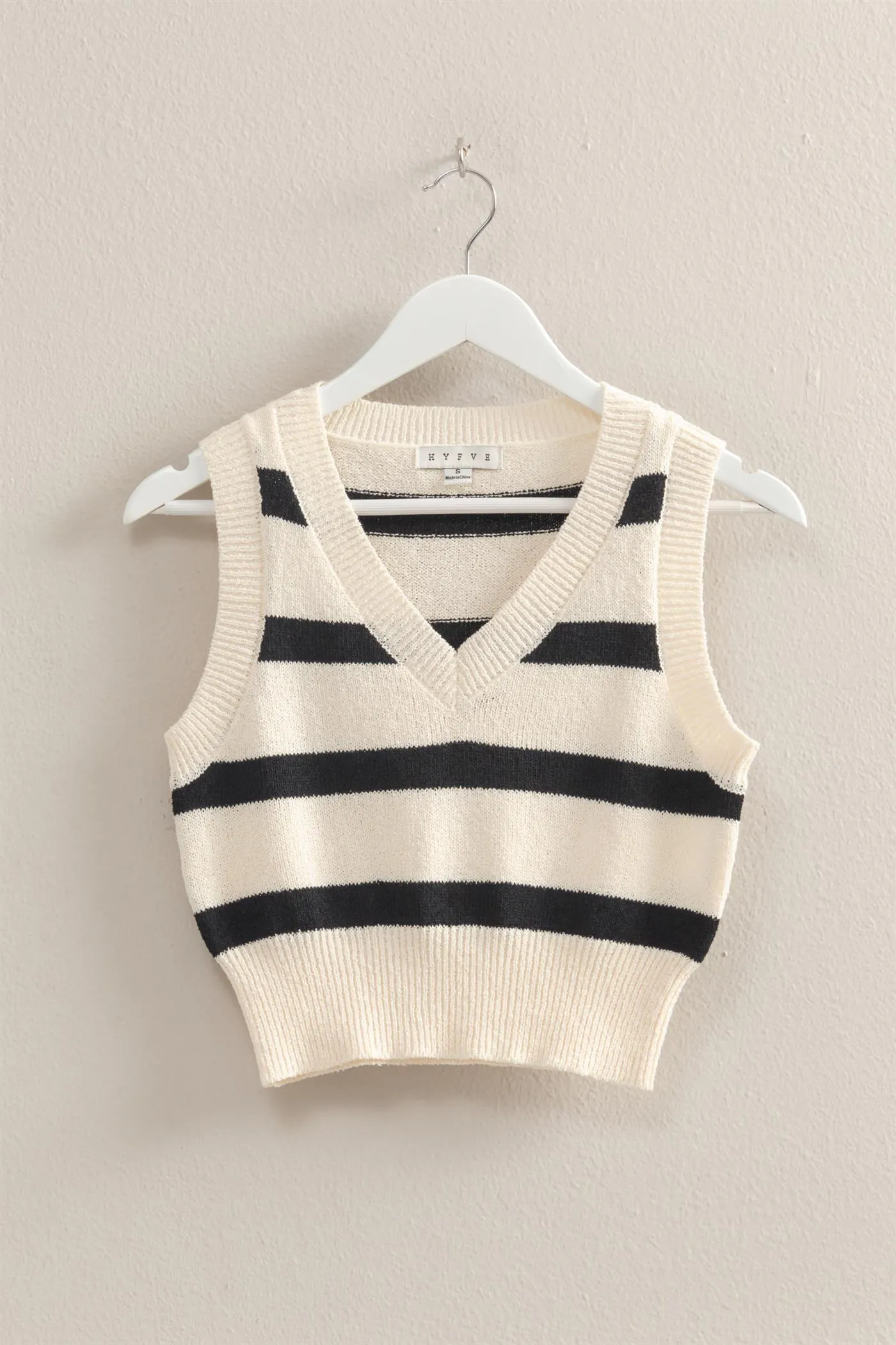 HF25A409-V-Neck Striped Crop Knit Vest Top