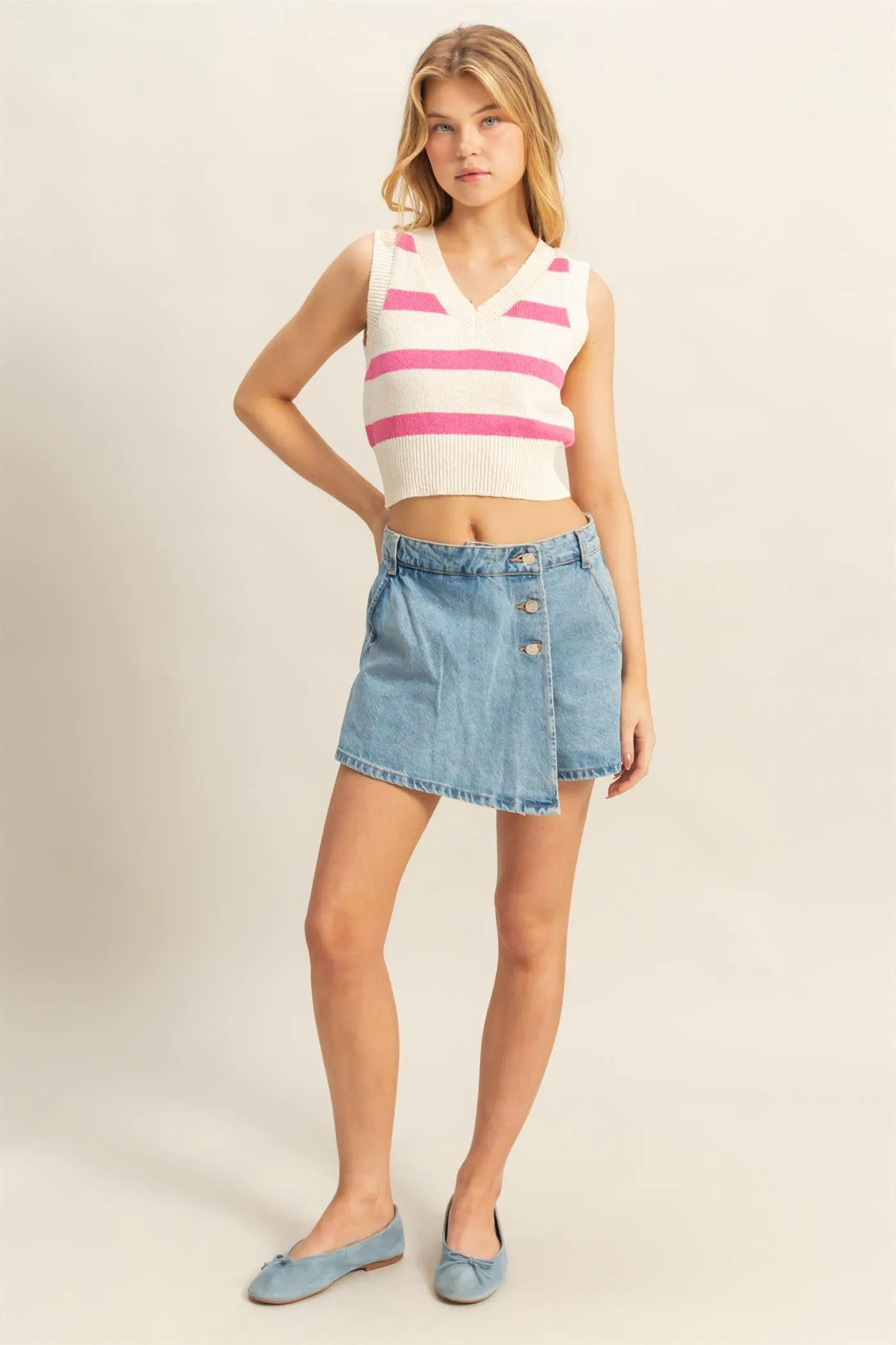 HF25A409-V-Neck Striped Crop Knit Vest Top